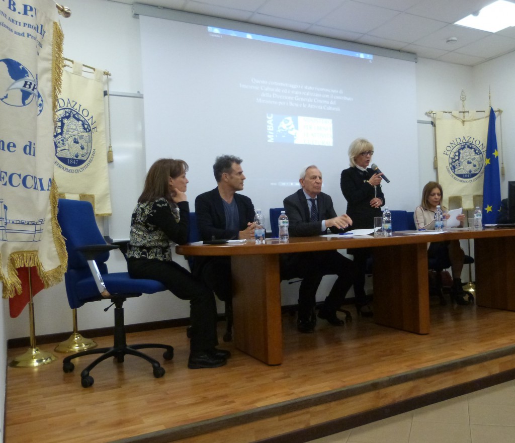 Cerimonia di intitolazione della Sala Conferenze; da sinistra Maria Zeno, Pino Quartullo, Vincenzo Cacciaglia - Direttore Generale Fondazione CARICIV, Gabriella Sarracco – Presidente sezione FIDAPA BPW Italy di Civitavecchia, Aslessandra Riccetti - Presidente del Consiglio Comunale di Civitavecchia.