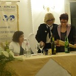 Consegna del Premio Donna 2016;  da sinistra Fiorella Annibali, Presidente FIDAPA BPW Italy del Distretto Centro, Gabriella Sarracco - Presidente sezione FIDAPA BPW Italy di Civitavecchia e la socia Laura Gurrado Premio Donna 2016